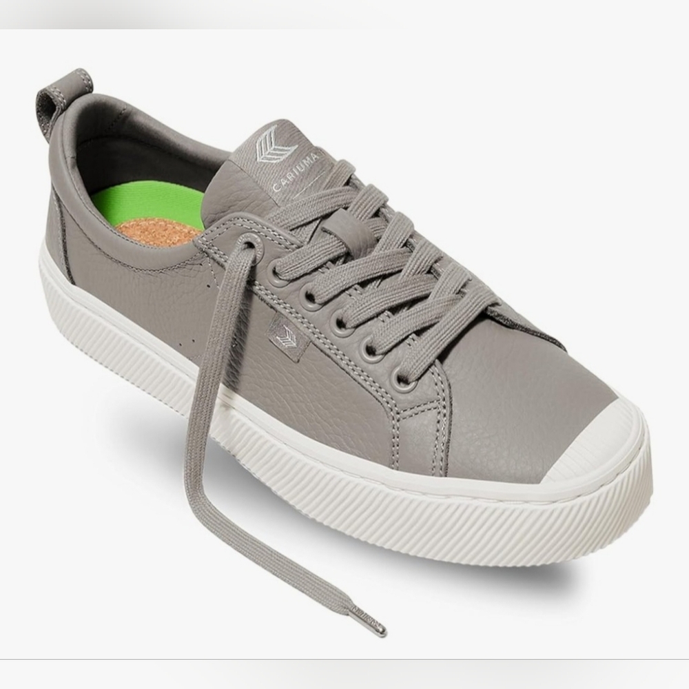 Cariuma OCA Low Canvas Sneakers